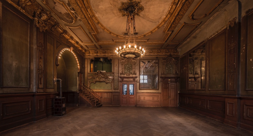 Weimar Berlin and where to find it: Claerchens Ballhaus Berlin