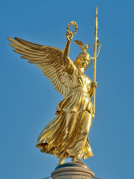 'GoldElse' - the statue of winged Victory on Berlin's Siegessäule