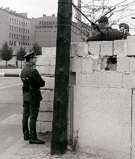 Checkpoint at the Berlin Wall, Chauseestrasse