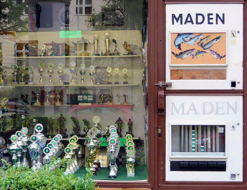 Berlin's unusual sights: the maggot vending machine or 'Maden Automat'