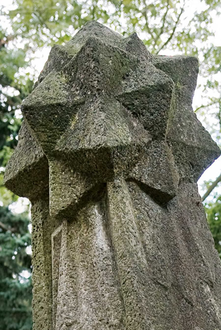 A little-known Berlin secret: Expressionist tombstone by Max Taut