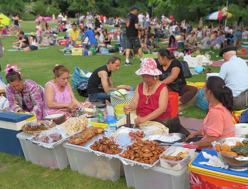 A visual and culinary feast at Berlin's Preussen Park Thai food market