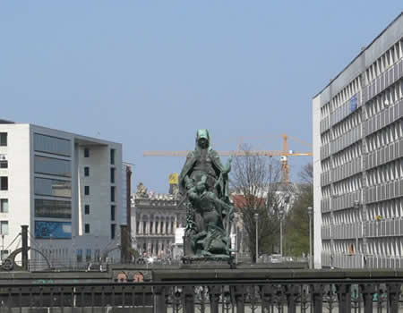 Berlin's 'Rat Bridge' - Gertrauden Bruecke