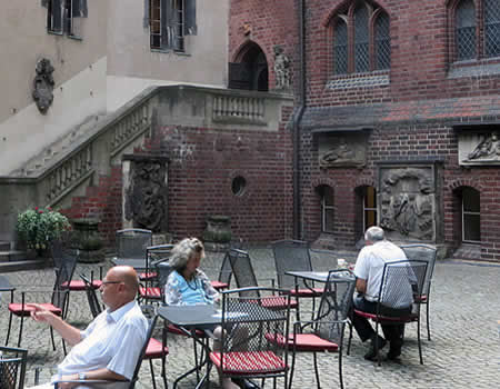 A Berlin courtyard cafe