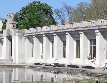 The beautiful and quirky Rathaus Schoeneberg metro station