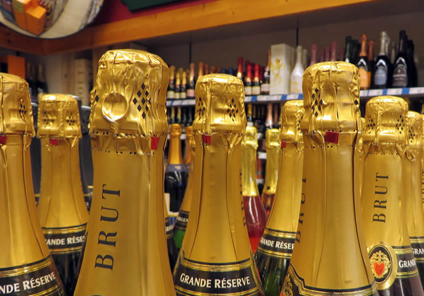 Sparkling wines in Berlin's alcohol supermarkets