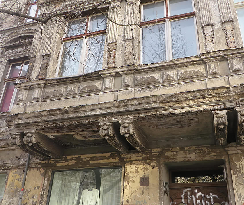 Crumbling building, Berlin