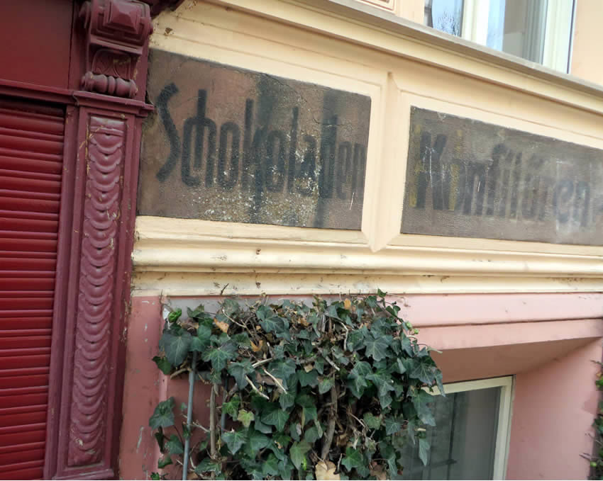 Hand painted signs, Berlin: once an old sweets and candy shop