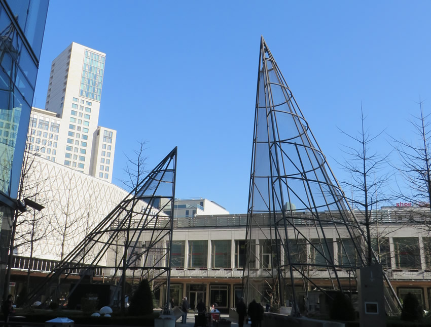 Berlin's 'Bird Garden', Neues Kanzler Eck