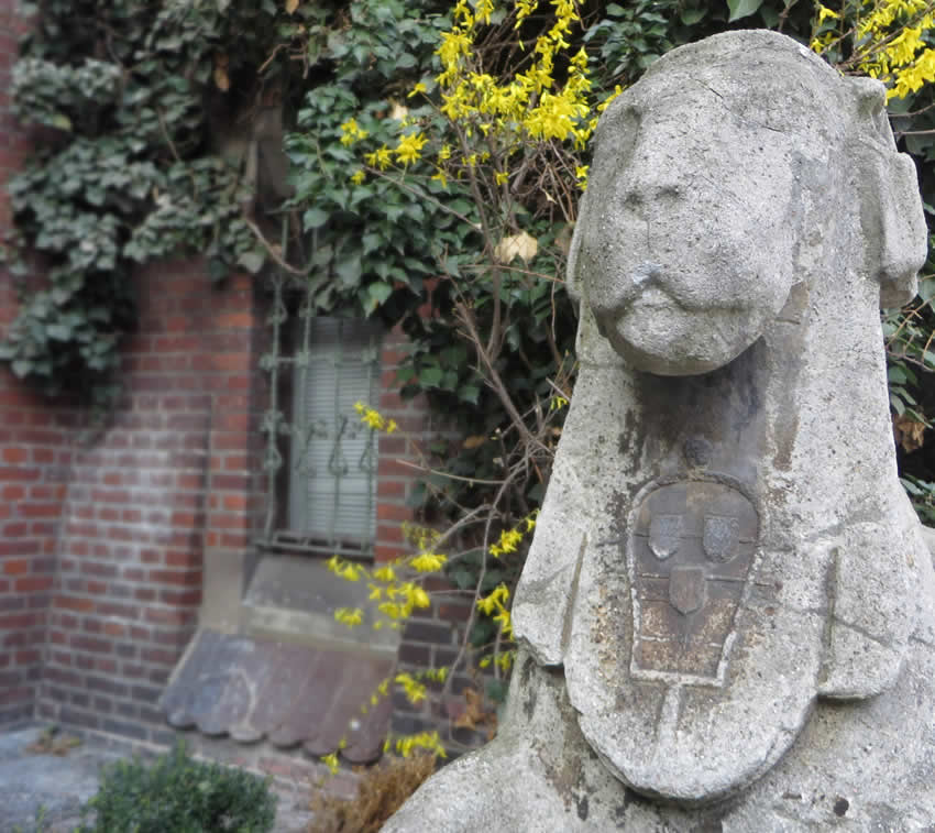 Stone sculpture outside the Künstlerhaus St. Lukas, Fasanenstrasse, Berlin