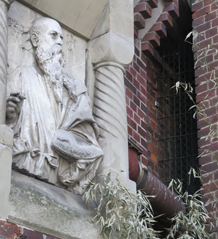 Bust of Titian beside the main entrance to the Künstlerhaus St. Lukas, Berlin