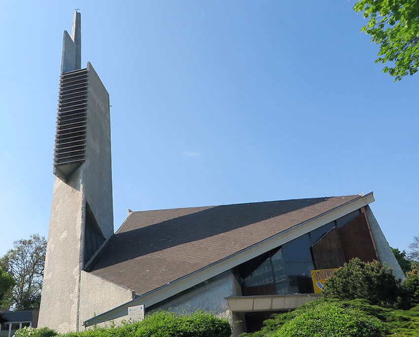 The sculptural forms of Paul-Gerhardt-Kirche, a Berlin, Schöneberg church designed by architects Fehling and Gogol
