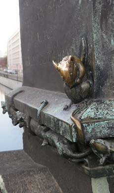 A Berlin bridge and its rats