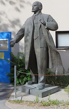 Lenin statue, secret Berlin